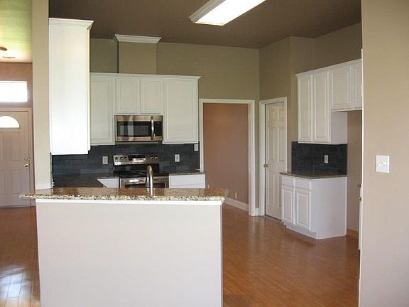 5th image of 1928 Thornberry Dr