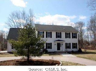 3 Spruce St, Ledyard, CT 06339