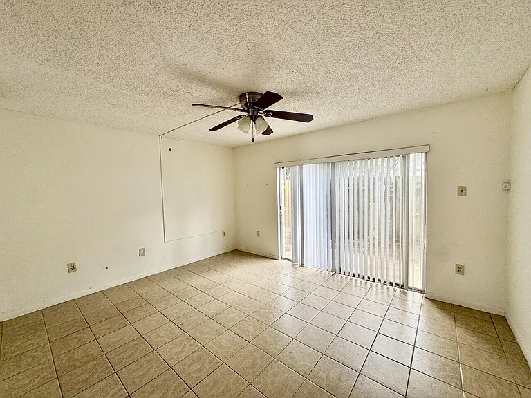801 W Oakland Park Blvd #C1 — Photo 3