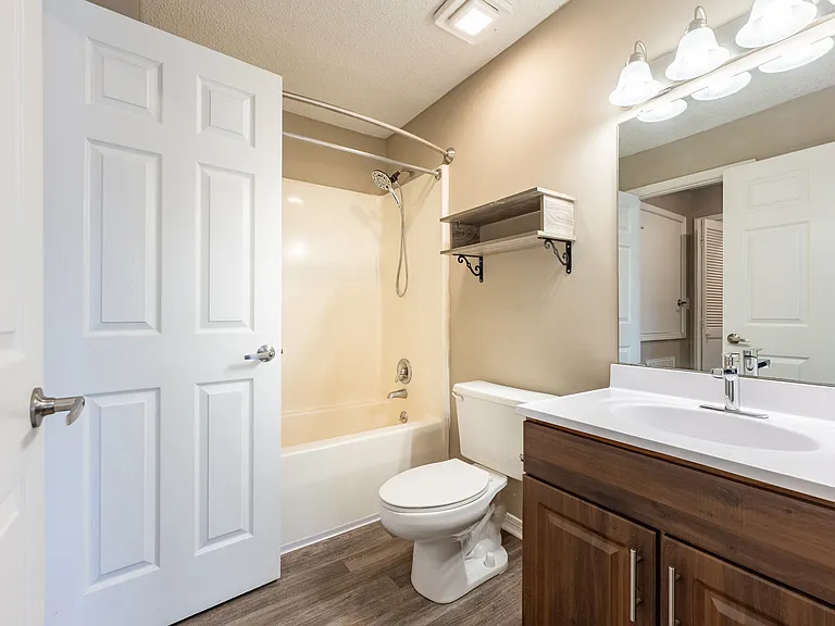 Royal Gulf Apartment Homes — Photo 16