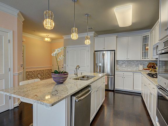 Ample cabinet space