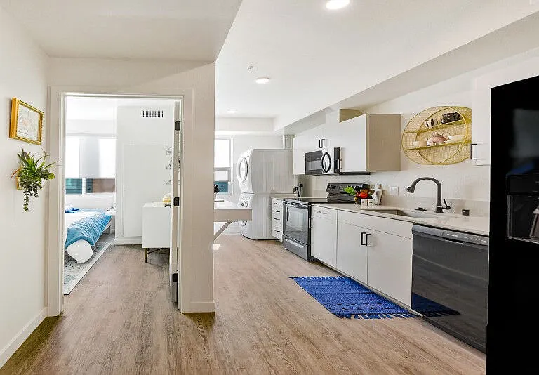 South Park Place — Photo 4