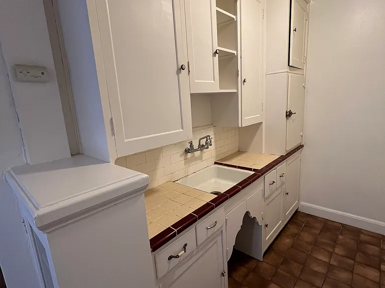 Broadmoor — Photo 40