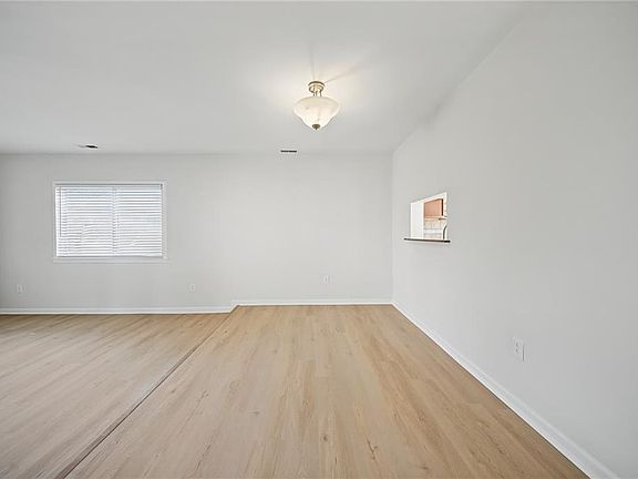 5th image of 1700 Darrow St