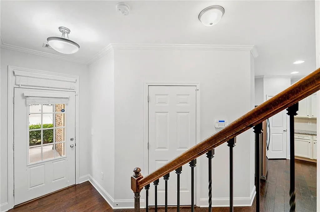 3 bed, 2.5 bath, 2224 sqft, $2,200 — Photo 4