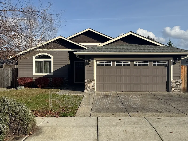 3 bed, 2.0 bath, $1,925 — Photo 2