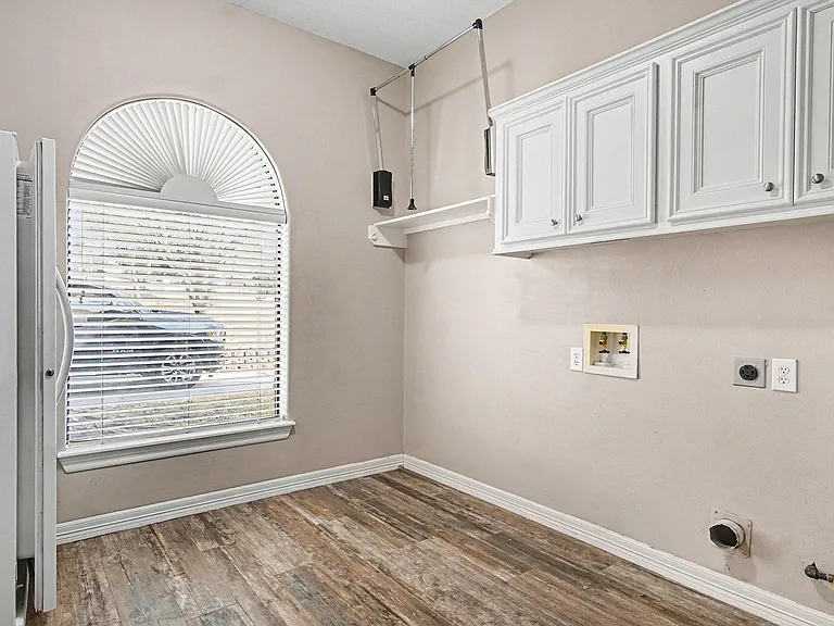 15569 Crown Oaks Dr — Photo 32