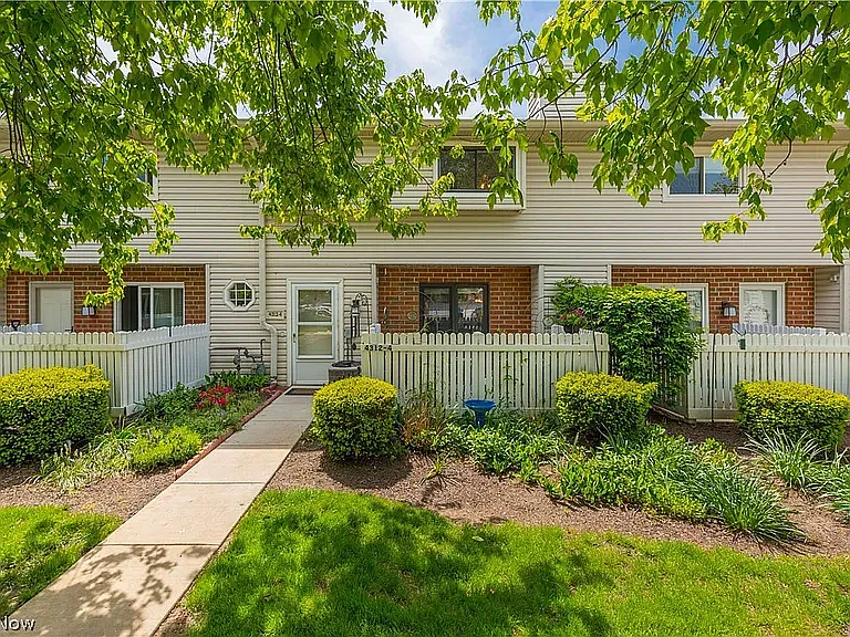 4312 Hyde Park Dr #4 — Photo 1
