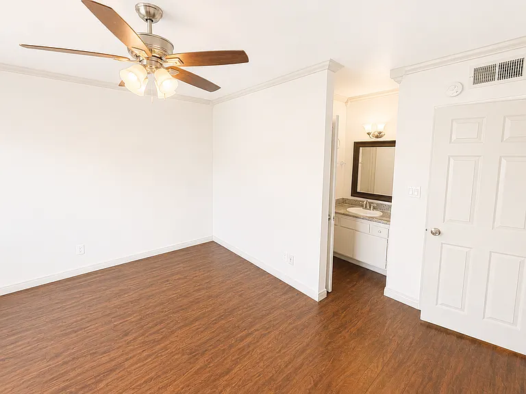 6821 Alvarado Rd #4 — Photo 10