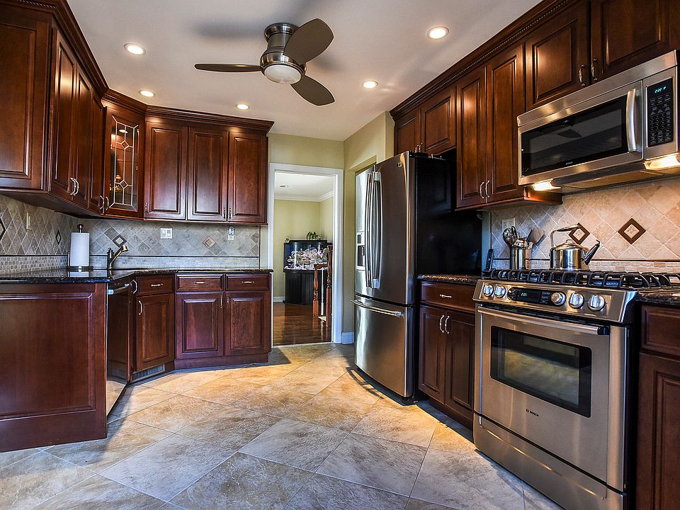 Bosch Appliances w/Granite