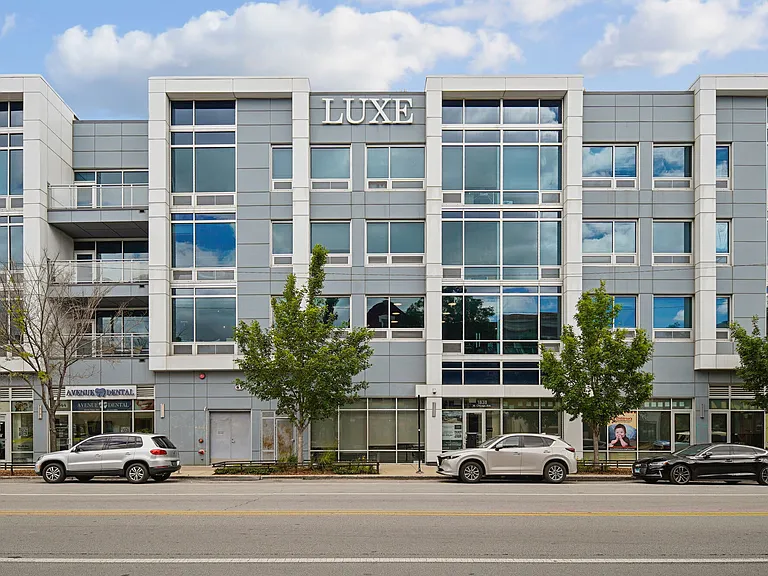 Luxe on Chicago — Photo 55