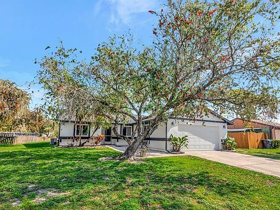 3rd image of 435 Lakeview Dr