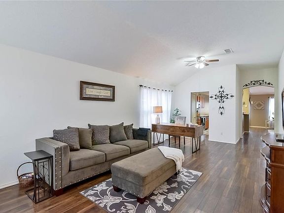 3rd image of 330 Tioga Dr