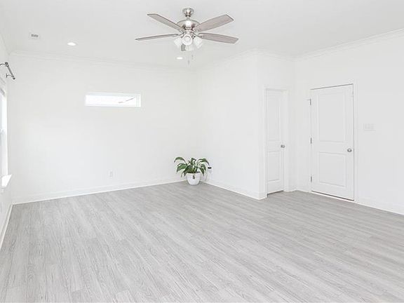 5th image of 632 Earl St