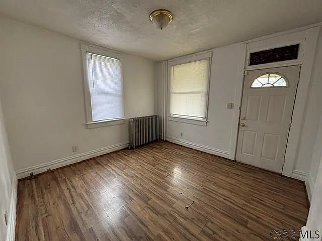 2 bed, 1.0 bath, 910 sqft, $675 — Photo 2