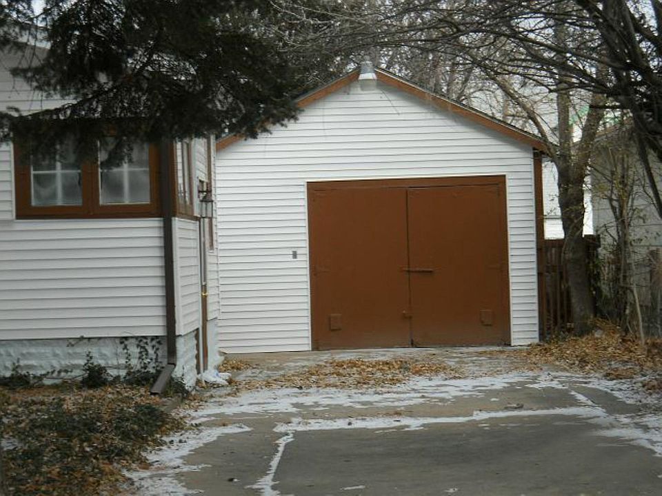 2nd image of 209 W 8th