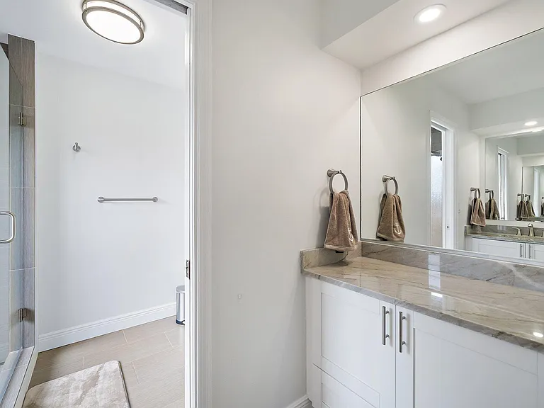 1342 Essex Dr — Photo 16