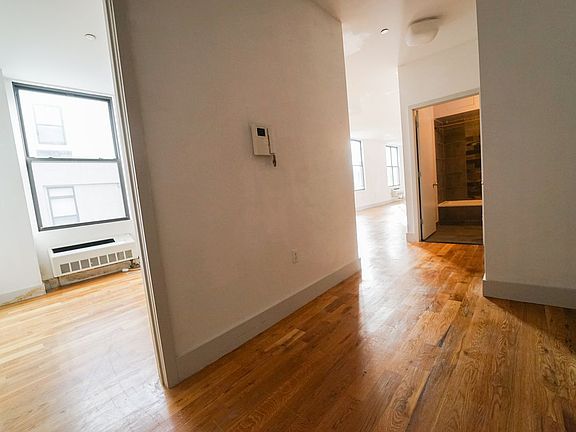 3rd image of 41 Kosciuszko St APT 323