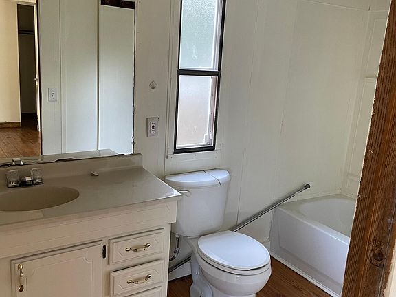 4th image of 608 Hayman St Trailer 5