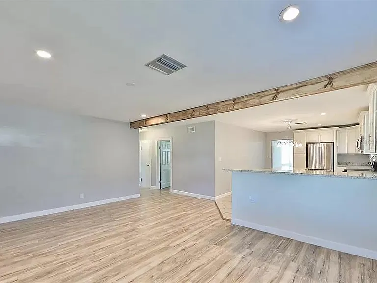 3219 W Leroy St — Photo 9