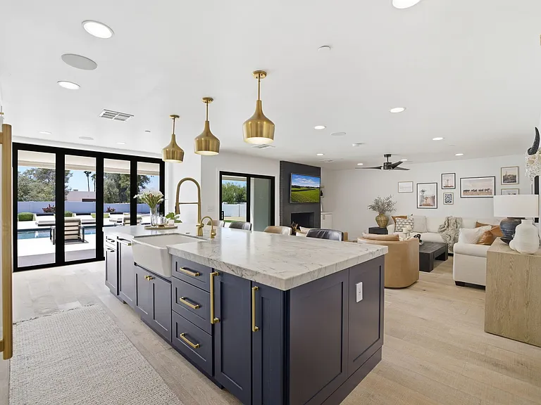 8401 E Cortez St — Photo 11