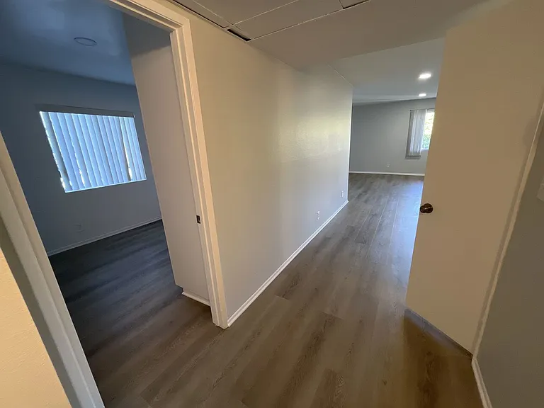 616 North Sweetzer Avenue — Photo 54