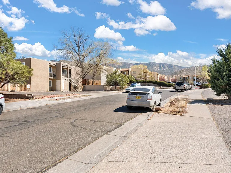 Spacious 2BR Near Foothills Trails & Entertainment — Photo 1