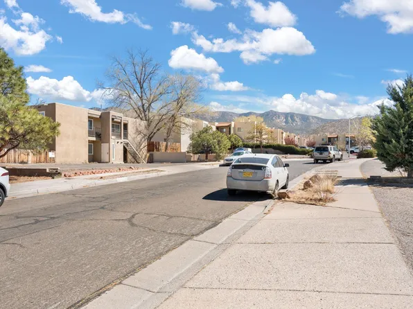 2nd Floor 2 Bed 1 Bath Updated Apartment in the NE Heights, 13216 Mountain Rd NE APT D, Albuquerque, NM 87112