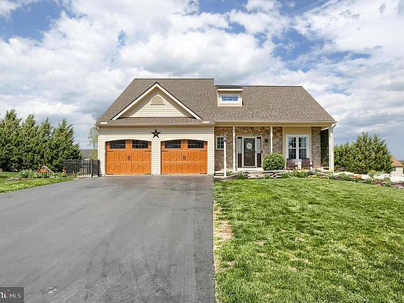 2nd image of 365 Lynne Dr