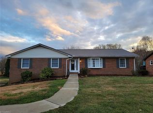 1851 Meadow Glen Ln, Winston Salem, NC 27127