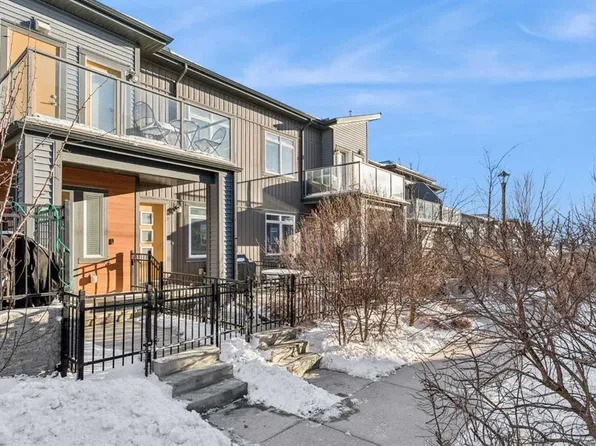 99 S Sage Bluff Cir NW, Calgary, AB T3R 1T5