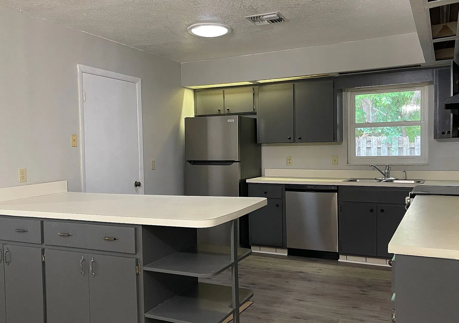 Coming Soon! No HOA! Pet Friendly! Beautiful 2 Bed 2 Bath Home! — Photo 4