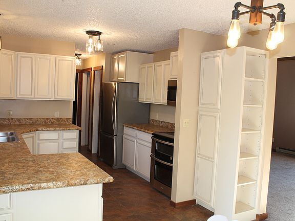 3rd image of 611 Sourdough St