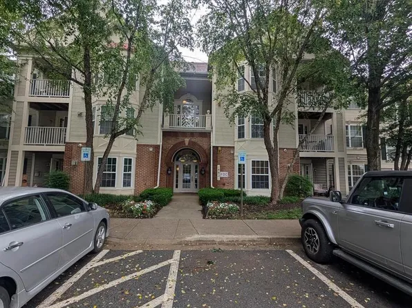 18821 Sparkling Water Dr APT T-2, Germantown, MD 20874