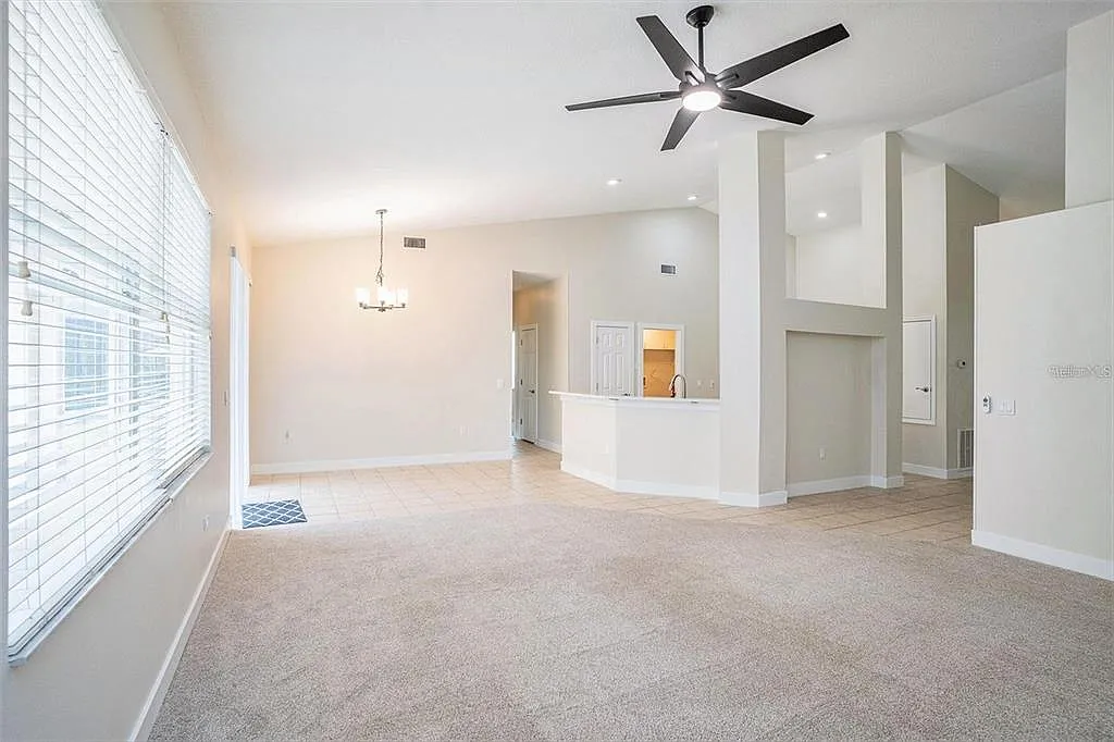 4 bed, 3.0 bath, 2400 sqft, $3,000 — Photo 4