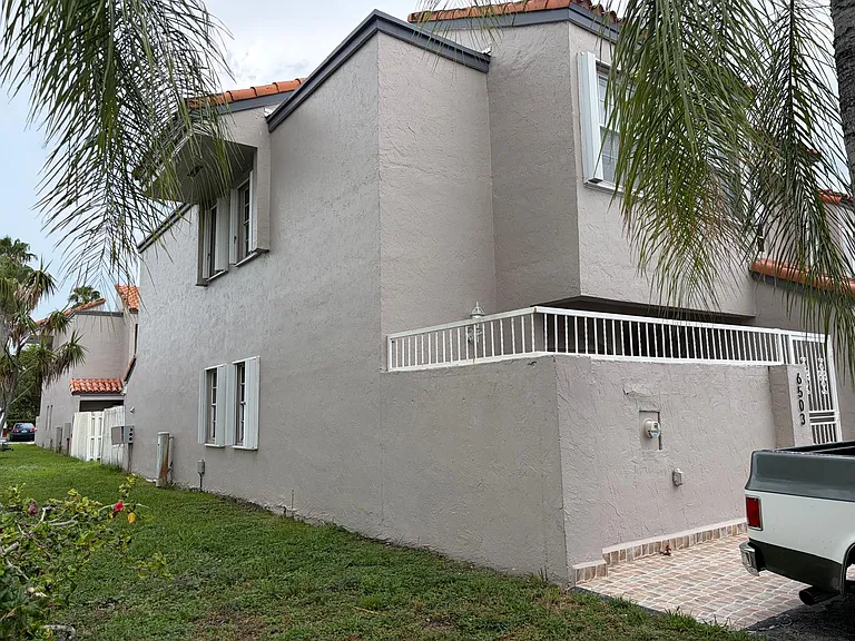 6503 SW 129th Ave — Photo 2