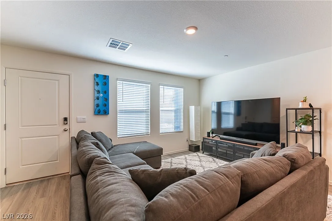 3 bed, 2.5 bath, 1281 sqft, $2,195 — Photo 4