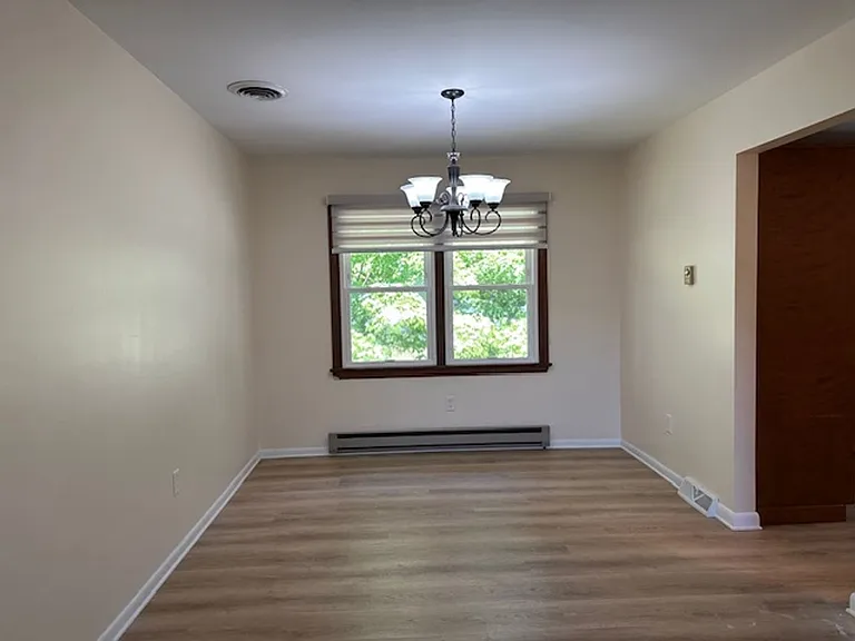 307 Evergreen St — Photo 9