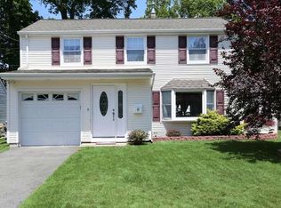 87 Manhattan Ave, Waldwick, NJ 07463
