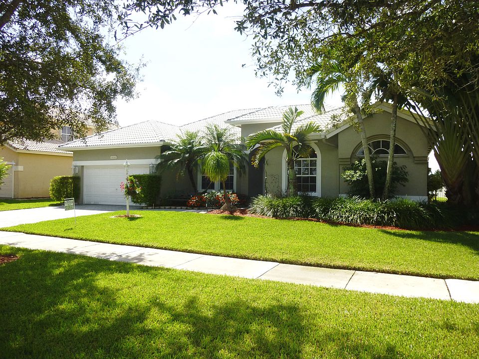 1st image of 16142 Segovia Cir N