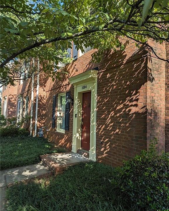 1st image of 1084 Old Roswell Rd