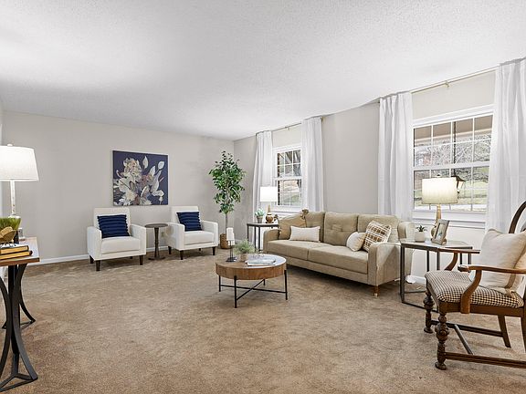5th image of 914 Belvoir Hills Cir