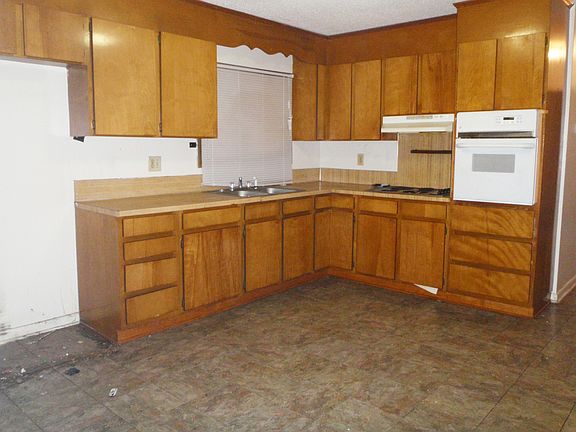 4th image of 621 E Saunders Ave