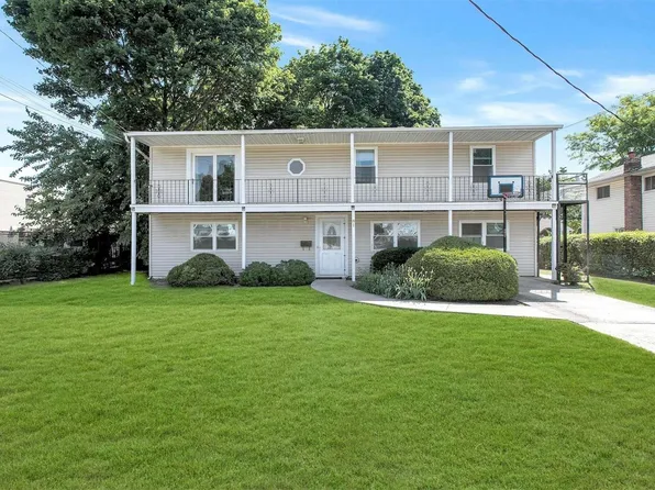 81 E 2nd Street, Deer Park, NY 11729