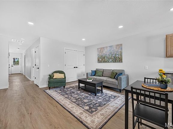 3rd image of 105 Conner Dr