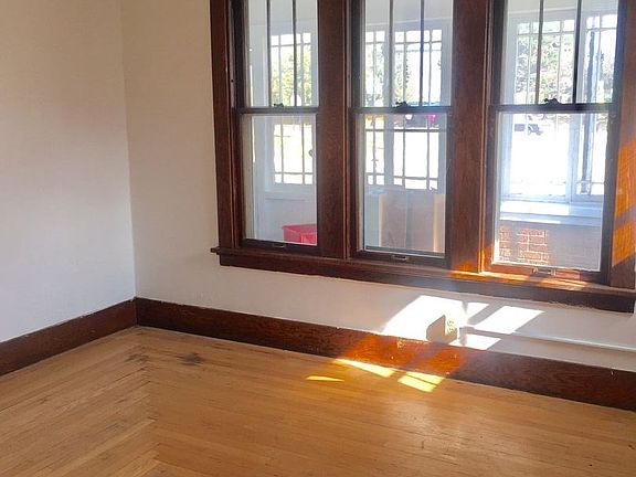 5th image of 921 W Cross St APT 2