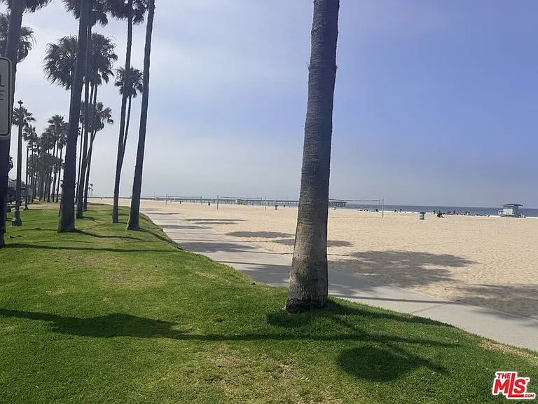 28 24th Pl — Photo 1
