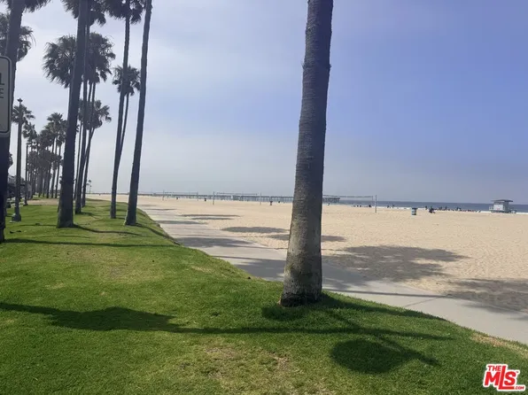 28 24th Pl #A, Venice, CA 90291