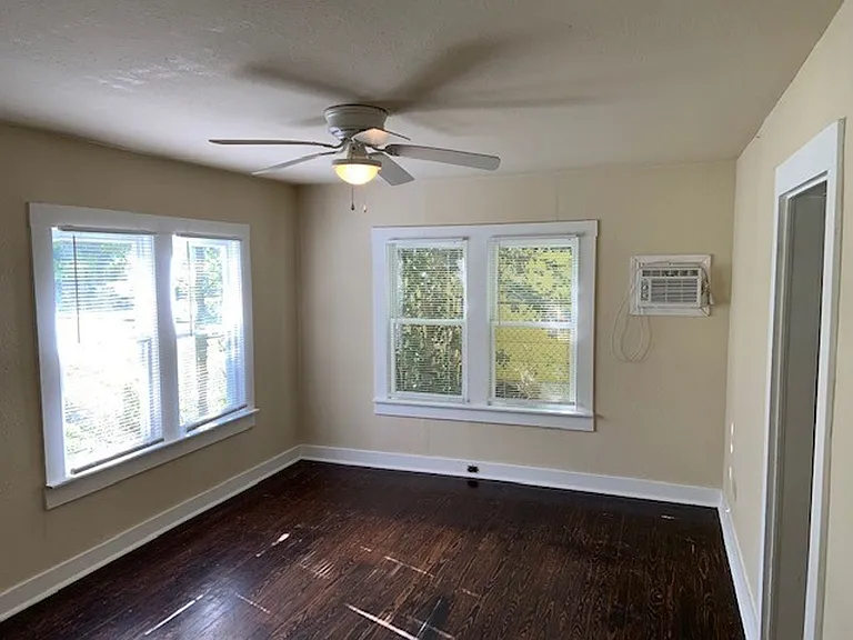 515 Lincolnshire Dr — Photo 3