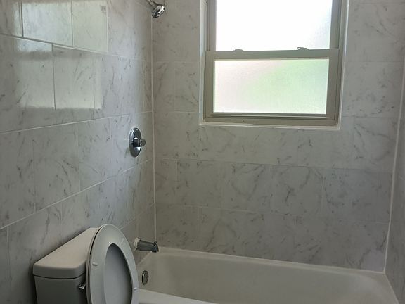 5th image of 1720 Rockbridge Ter Unit B